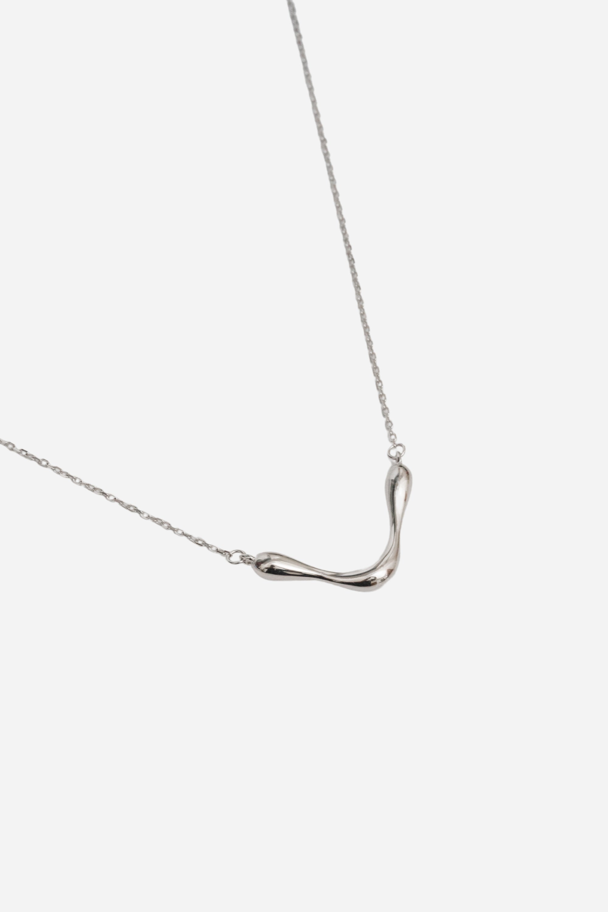 V Curve Necklace